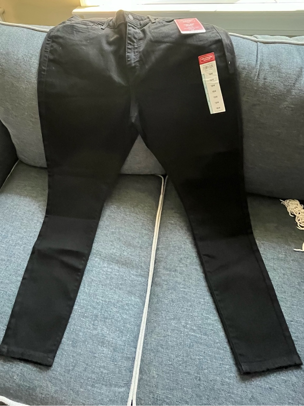Women’s Black Jeans - Levi Slim Fit Size 18M